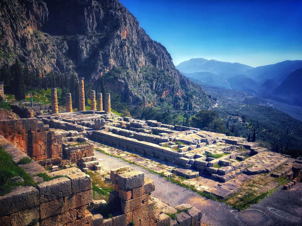 Delphi & Meteora Two Day Tour